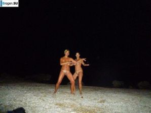 naked girls on the beach. Part 3. Thumbnail 3