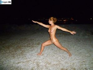 naked girls on the beach. Part 3. Thumbnail 6