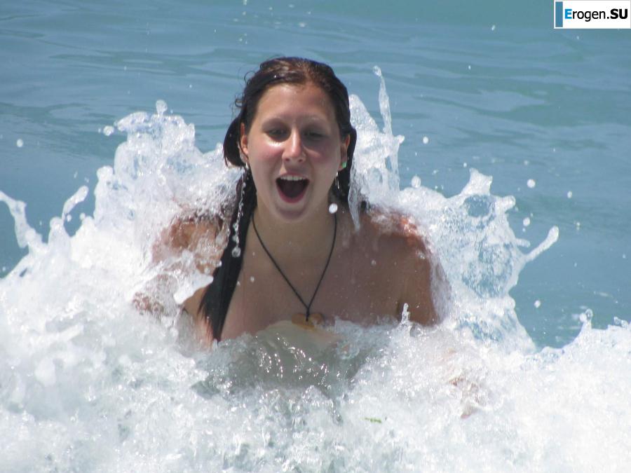 tits on the beach. Slide 4
