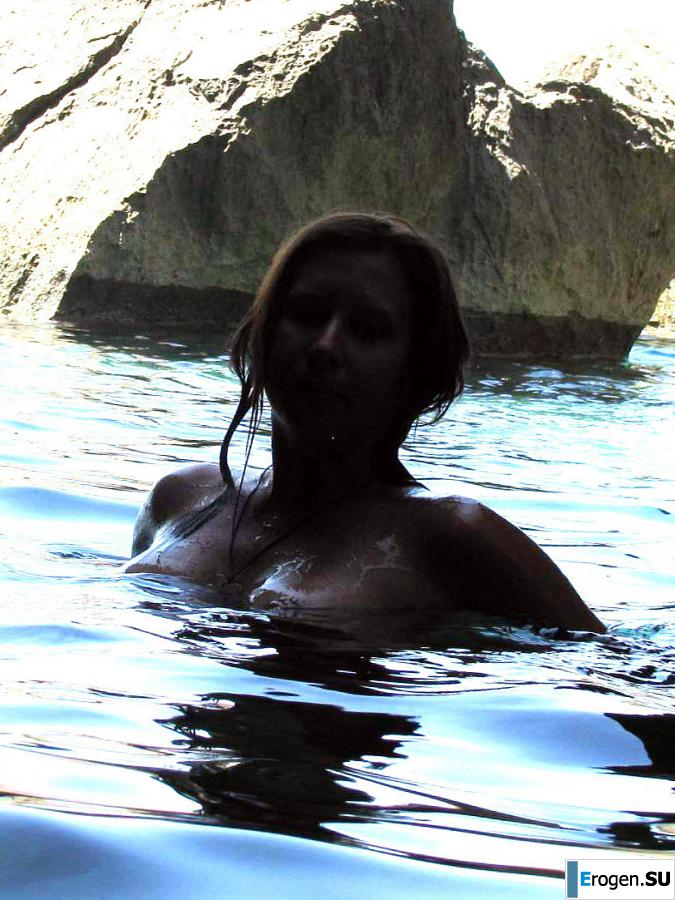 tits on the beach. Slide 44