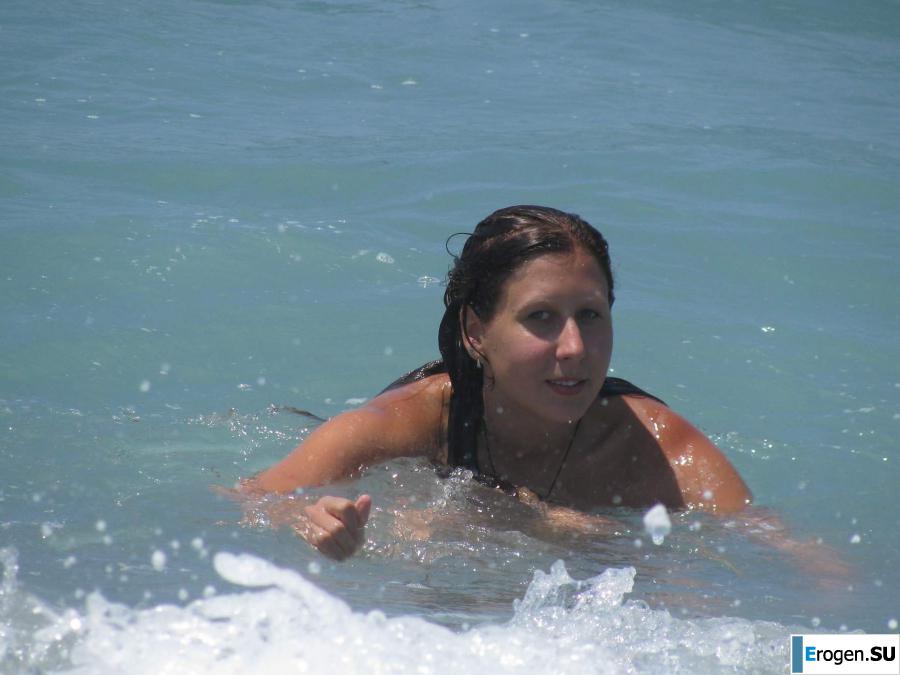 tits on the beach. Slide 5