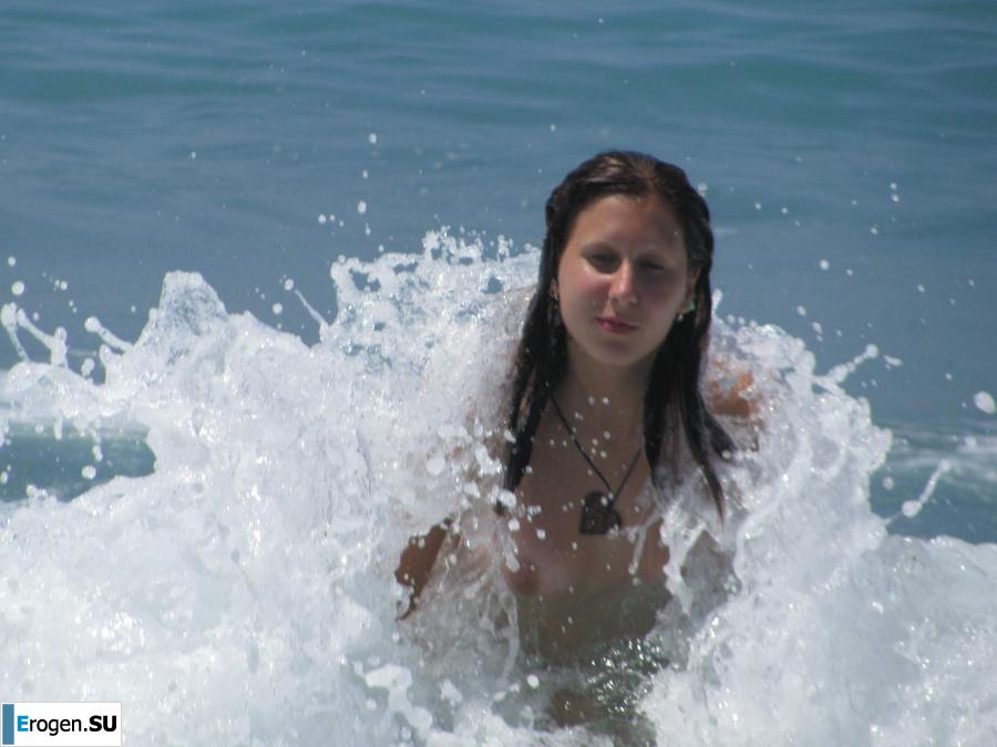 tits on the beach. Slide 6