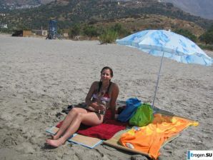 tits on the beach. Thumbnail 1