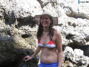 tits on the beach. Thumbnail 10