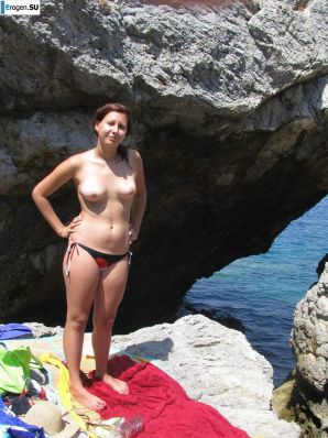 tits on the beach. Thumbnail 12
