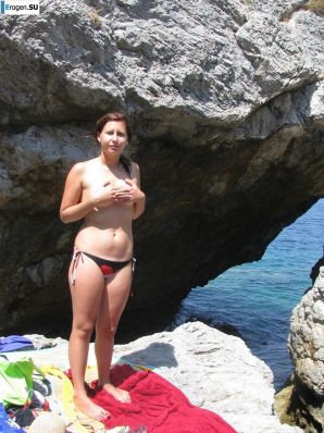 tits on the beach. Thumbnail 13