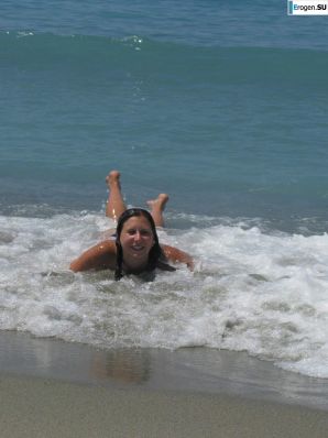 tits on the beach. Thumbnail 2