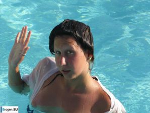 tits on the beach. Thumbnail 25