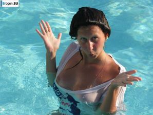 tits on the beach. Thumbnail 26