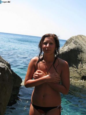 tits on the beach. Thumbnail 43