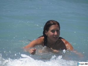 tits on the beach. Thumbnail 5