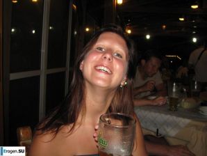tits on the beach. Thumbnail 8
