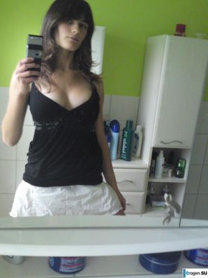 studio in the bathroom. Thumbnail 9