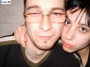 slightly gothic couple. Thumbnail 8