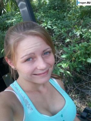 young miniature girl with a bald daddy. Thumbnail 1