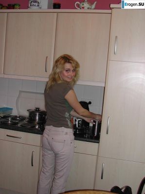 mature blonde in a rented villa. Thumbnail 1