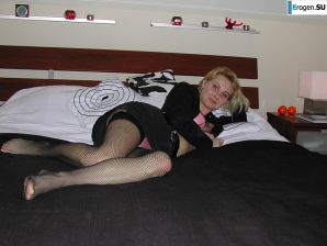 mature blonde in a rented villa. Thumbnail 14