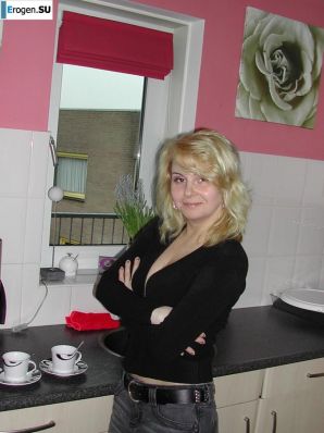 mature blonde in a rented villa. Thumbnail 3