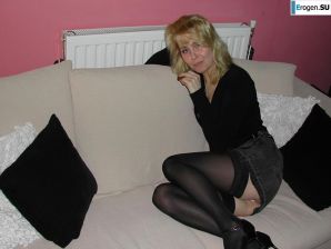 mature blonde in a rented villa. Thumbnail 5