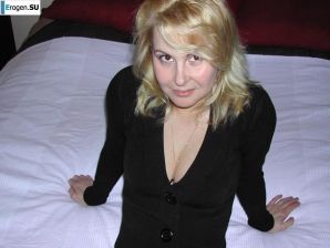 mature blonde in a rented villa. Thumbnail 6