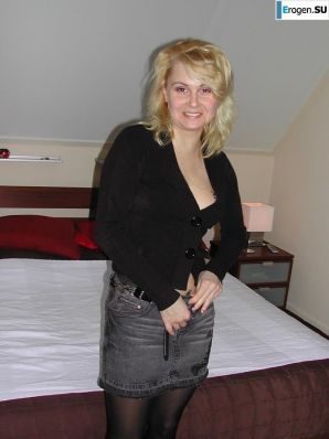 mature blonde in a rented villa. Thumbnail 7