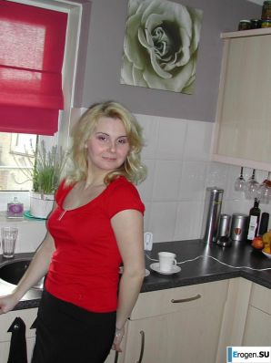 mature blonde in a rented villa. Thumbnail 8