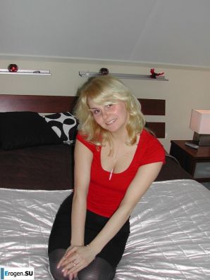 mature blonde in a rented villa. Thumbnail 9