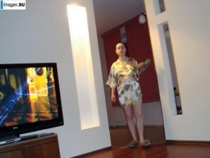 pregnant music lover without clothes. Thumbnail 22
