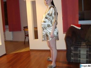 pregnant music lover without clothes. Thumbnail 25