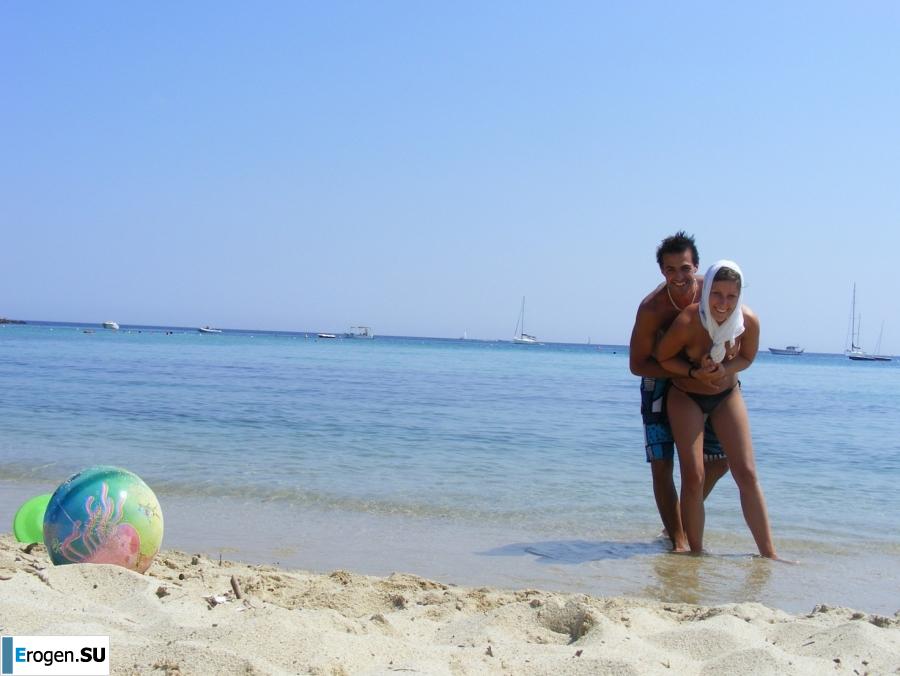 couple in love and the sea breeze. Slide 15