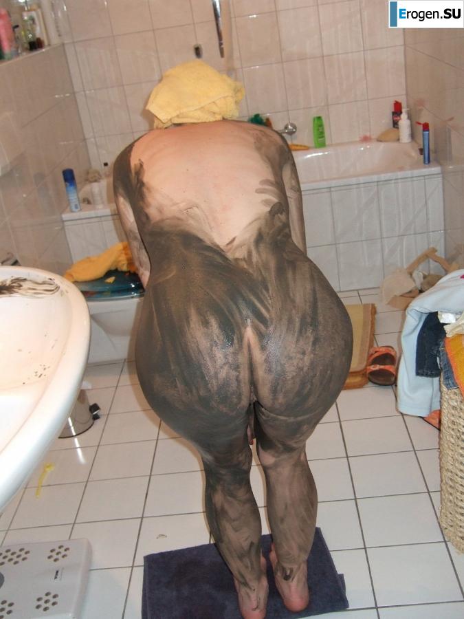 everyday life of a blonde with small breasts. Slide 6
