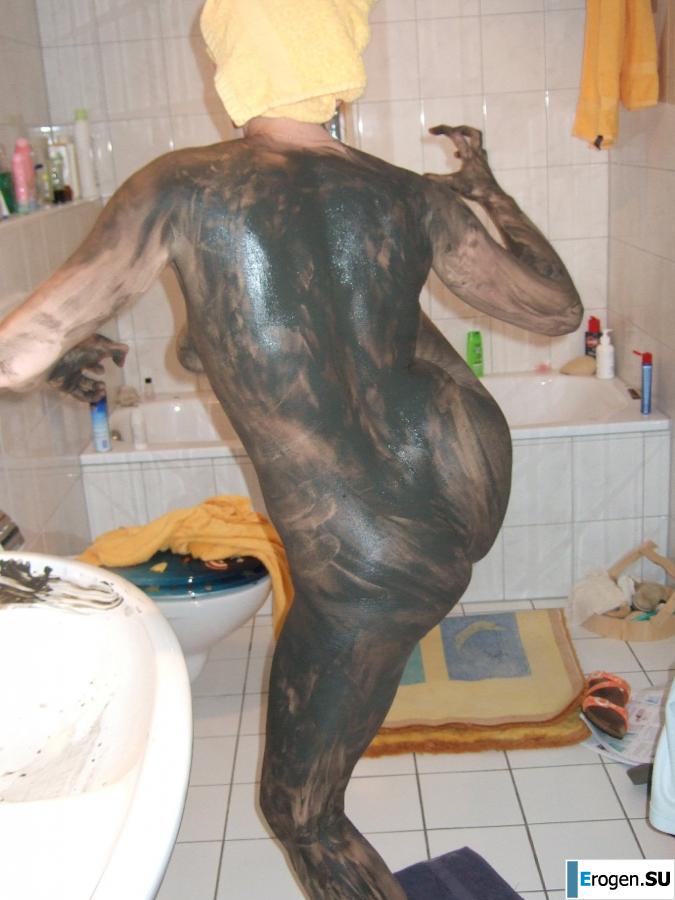 everyday life of a blonde with small breasts. Slide 9
