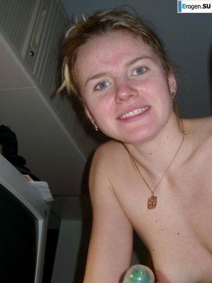 everyday life of a blonde with small breasts. Thumbnail 17