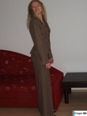 everyday life of a blonde with small breasts. Thumbnail 31