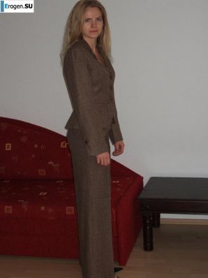 everyday life of a blonde with small breasts. Thumbnail 37