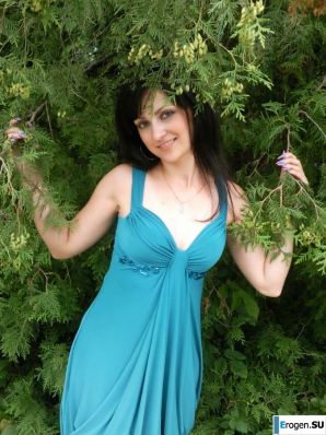 sultry sexy brunette. Thumbnail 4