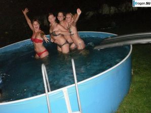 naked chicks in the pool. Thumbnail 10