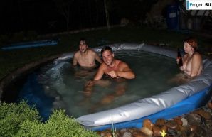 naked chicks in the pool. Thumbnail 28
