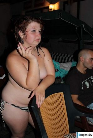 naked chicks in the pool. Thumbnail 31