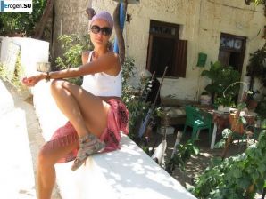 took off her bra somewhere on the rocky slopes. Thumbnail 34