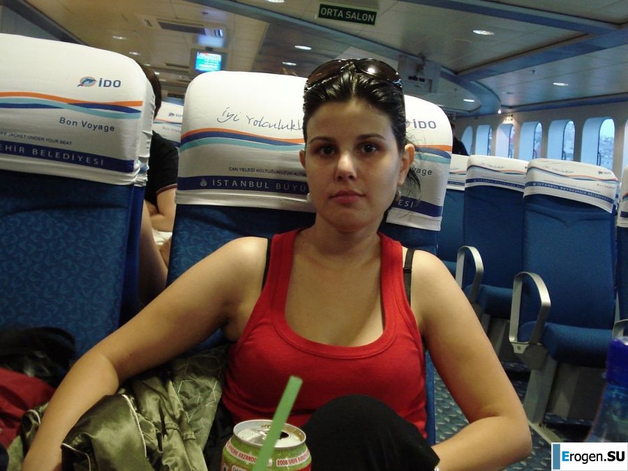 petite short-haired brunette on vacation. Slide 23