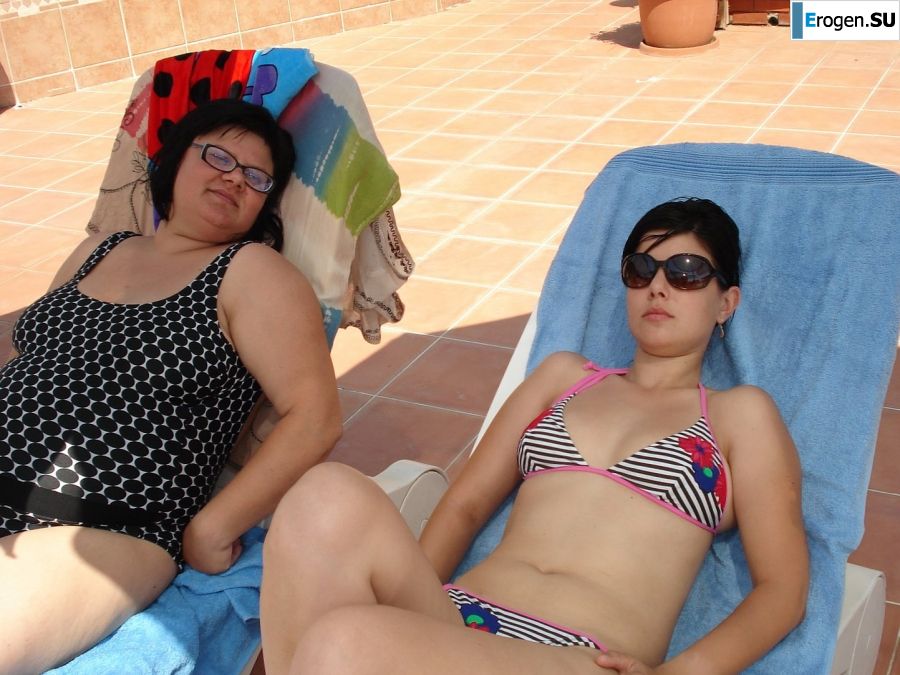 petite short-haired brunette on vacation. Slide 28