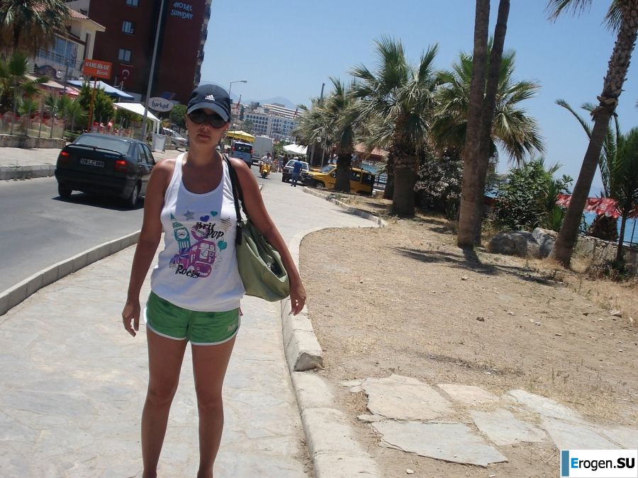 petite short-haired brunette on vacation. Slide 36