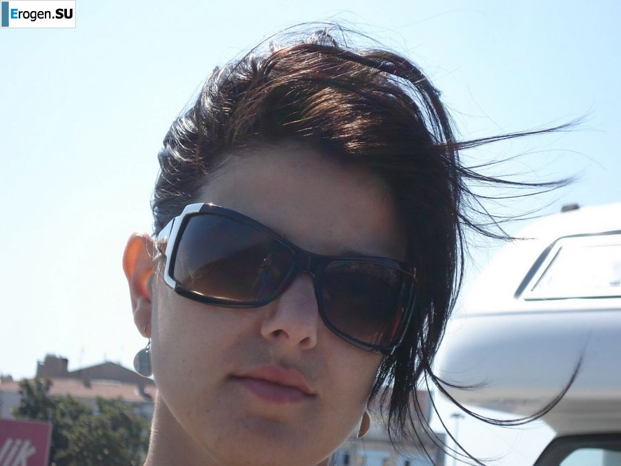 petite short-haired brunette on vacation. Slide 40