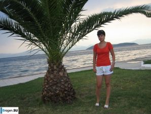 petite short-haired brunette on vacation. Part 2. Thumbnail 3