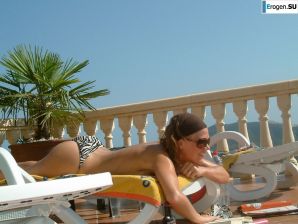 girlfriends in a Greek hotel. Thumbnail 10