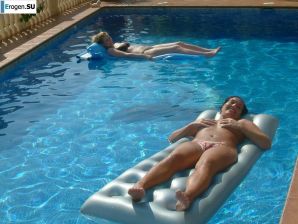 girlfriends in a Greek hotel. Thumbnail 11