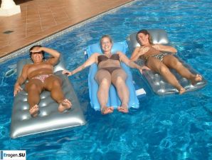 girlfriends in a Greek hotel. Thumbnail 17