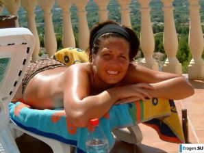 girlfriends in a Greek hotel. Thumbnail 23