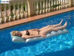 girlfriends in a Greek hotel. Thumbnail 25